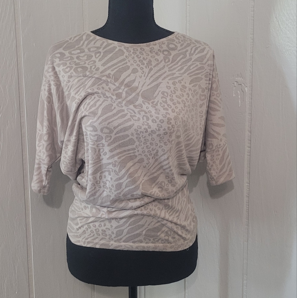 DNA Couture Cream and Gold 3/4 Sleeve Blouse Relaxed Fit